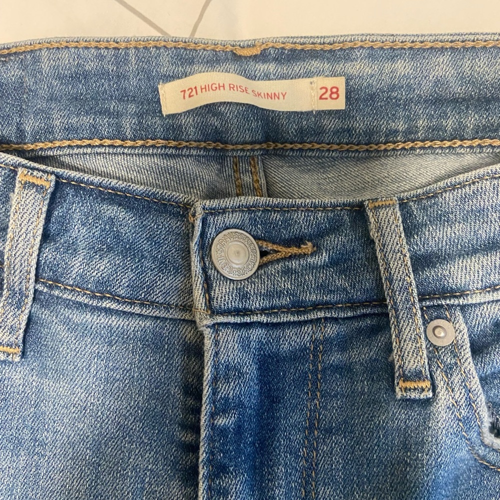Levi’s High Rise Jeans - Picture 4 of 5